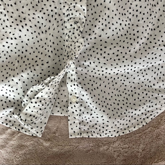 Banana Republic Sleeveless Button Down - Picture 5 of 8